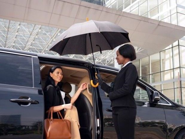 travel-like-a-vip-with-a-den-airport-limo
