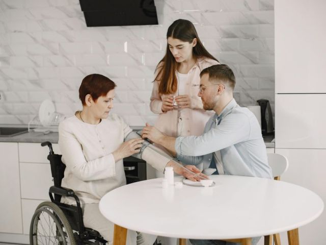 home-health-care-a-complete-guide-to-senior-care-at-home