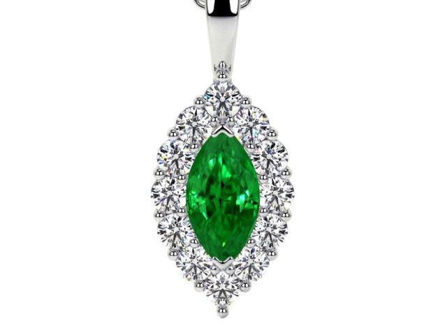 natural-emerald-pendant-for-a-classic-look