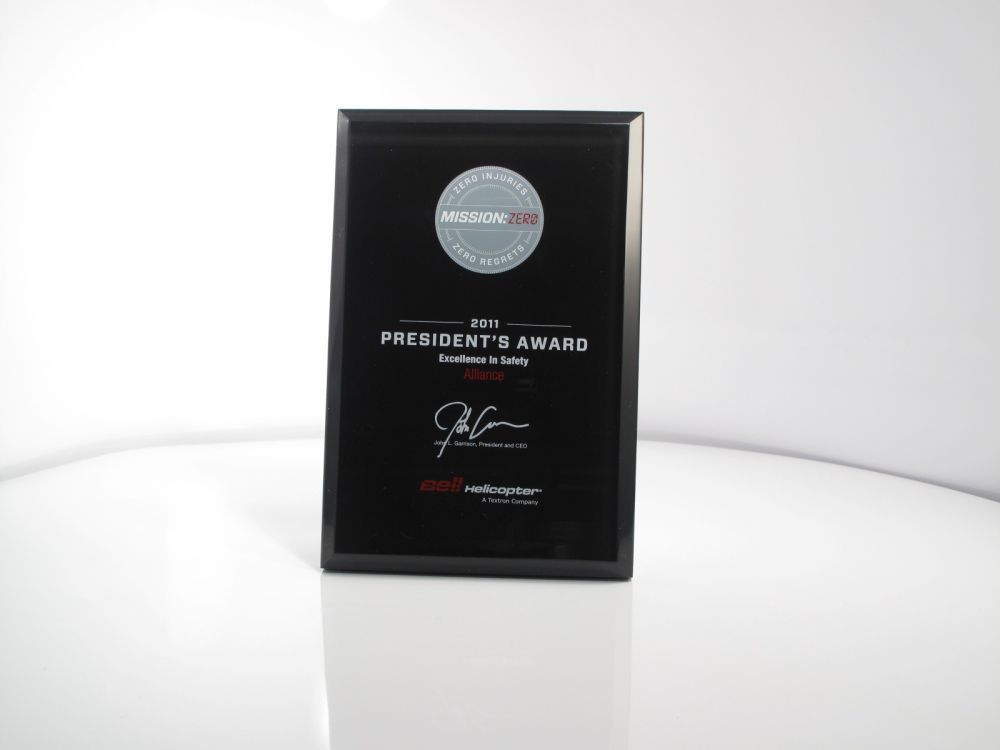 elegant-employee-appreciation-with-recognition-plaques-big-0