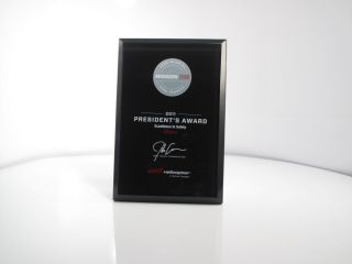 elegant-employee-appreciation-with-recognition-plaques-small-0