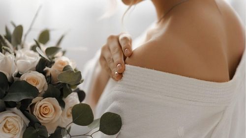enhance-your-wedding-glow-with-a-natural-bride-makeup-specialist-big-0