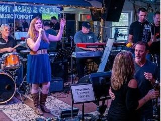 find-top-venues-with-live-music-in-temecula-for-weekend-nights-small-0