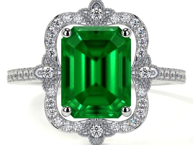 elegant-vintage-emerald-rings-with-charm