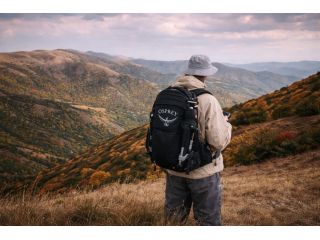 comparison-of-osprey-backpacks-vs-deuter-backpacks-for-hiking-small-0
