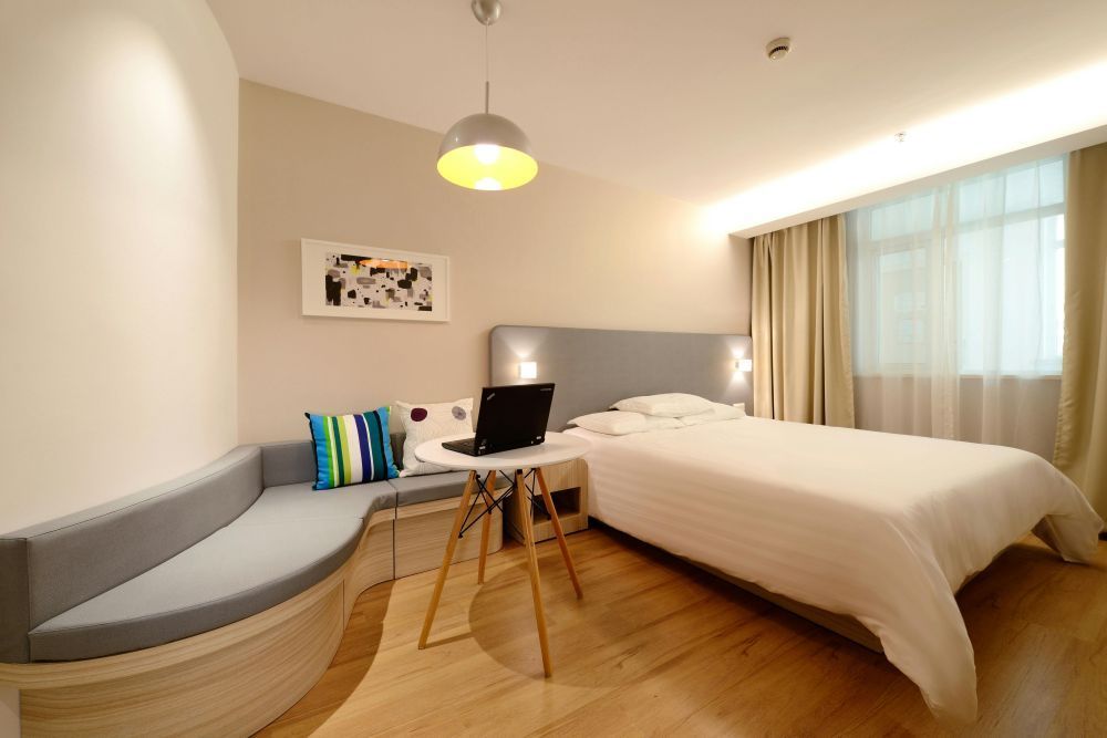 how-to-book-couple-friendly-hotels-in-mumbai-without-hassle-big-0
