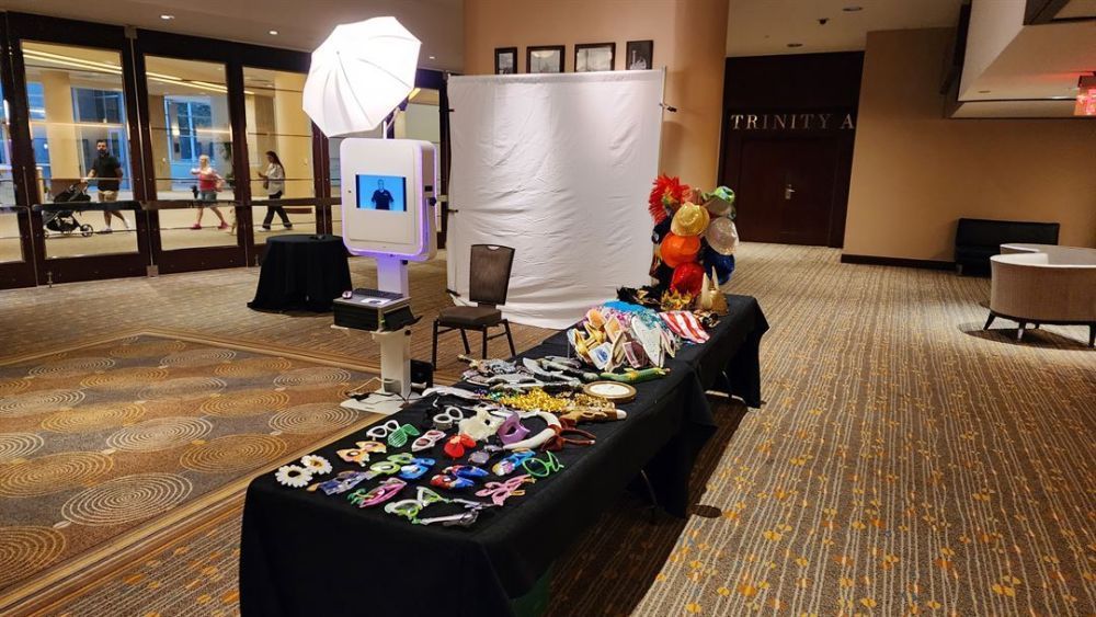 creative-photo-booth-dallas-for-unique-event-photos-big-0