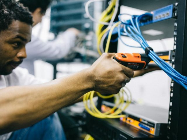 what-does-an-electrician-in-fort-lauderdale-do