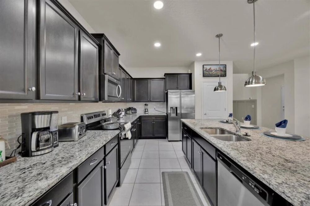 london-with-parking-for-team-coachesvacation-homes-for-rent-in-big-0