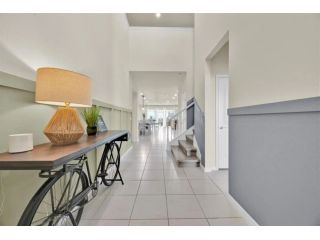 london-with-parking-for-team-coachesvacation-homes-for-rent-in-small-4