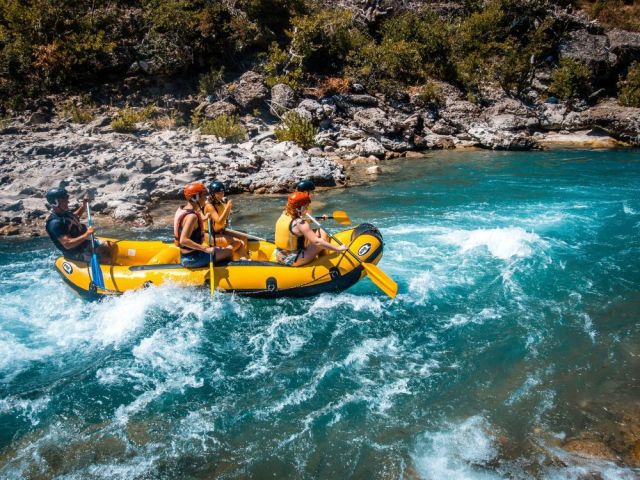 river-rafting-in-rishikesh-ride-the-mighty-ganges