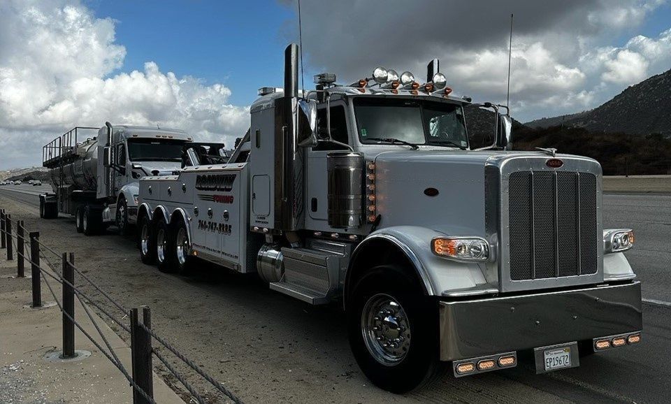 trustworthy-heavy-duty-towing-for-trucks-roadway-towing-big-0