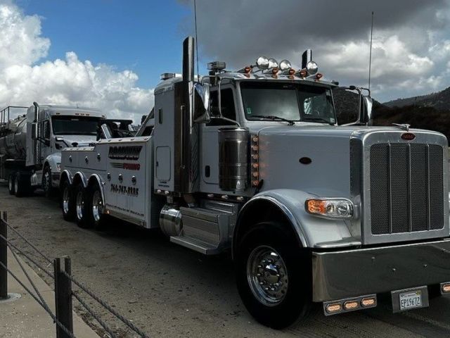 trustworthy-heavy-duty-towing-for-trucks-roadway-towing