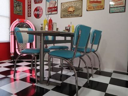 retro-diner-tables-and-chairs-perfect-for-cafes-or-home