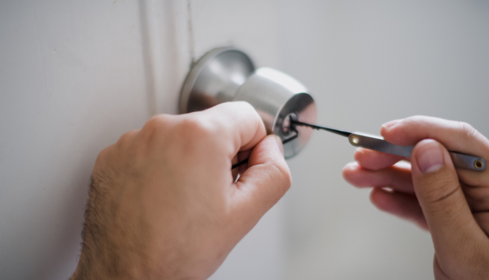 247-fast-reliable-lockout-services-big-1