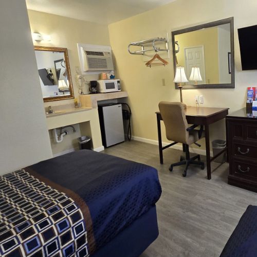 blythe-ca-hotel-booking-big-0