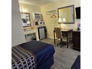 blythe-ca-hotel-booking-small-0