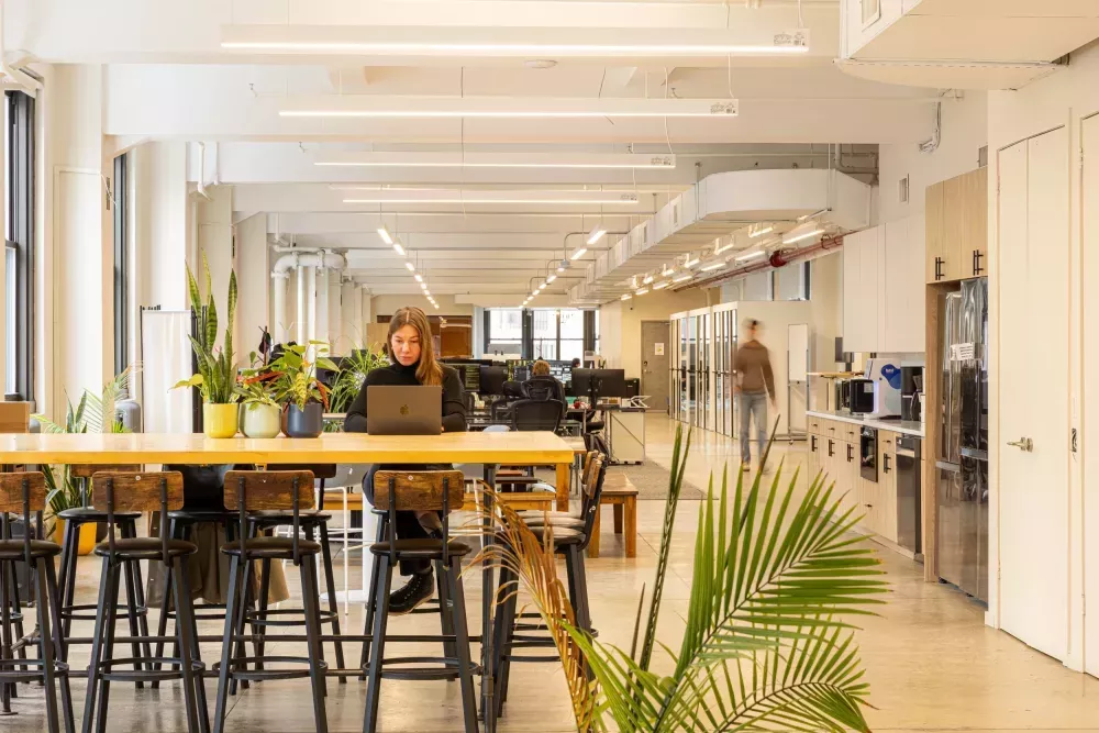 coworking-space-in-new-york-city-flexible-hot-desks-big-0