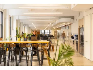 coworking-space-in-new-york-city-flexible-hot-desks-small-0