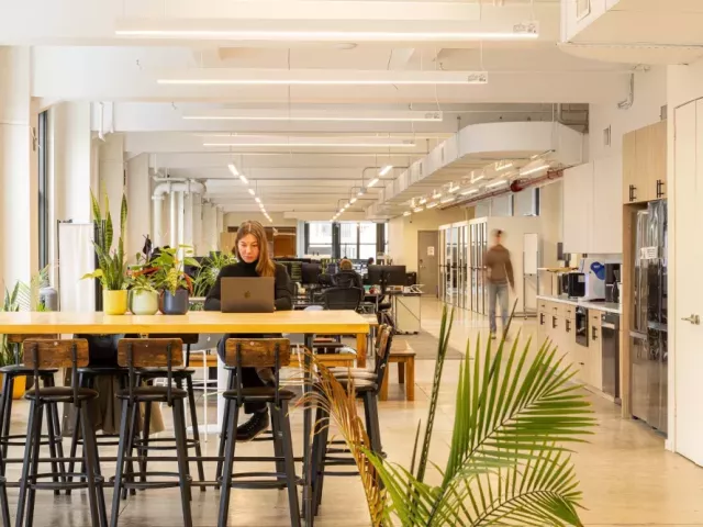 coworking-space-in-new-york-city-flexible-hot-desks