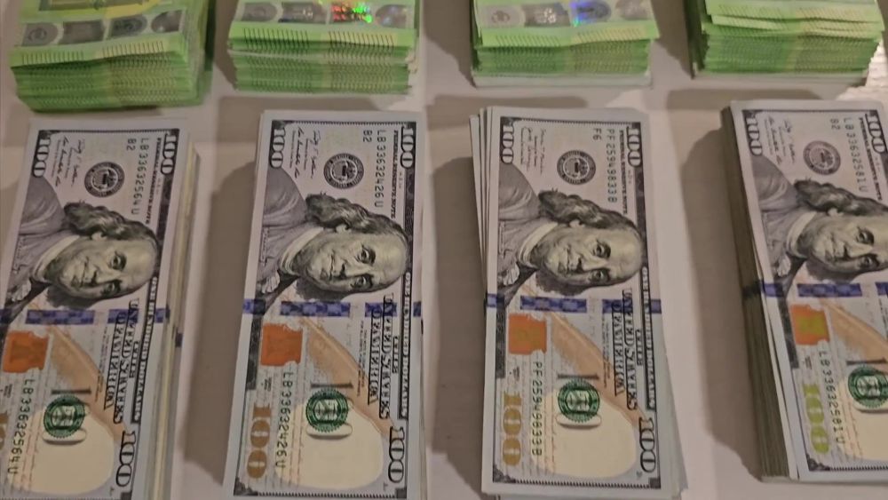 prop-usd-bills-prop-euros-prop-pounds-big-2