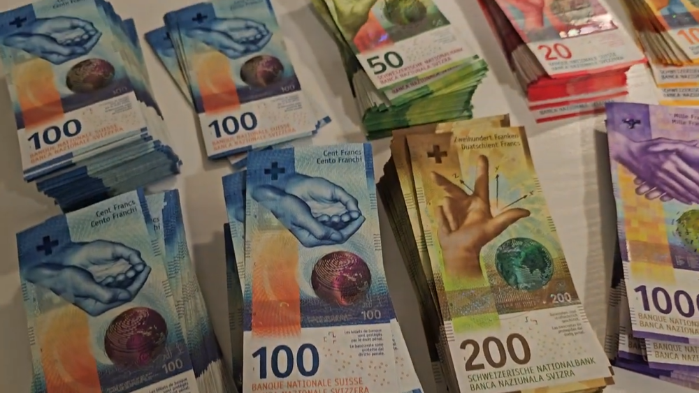 buy-swiss-franc-banknotes-big-0