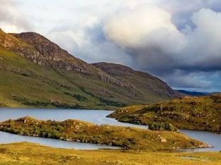 experience-the-buzz-at-three-sisters-edinburgh