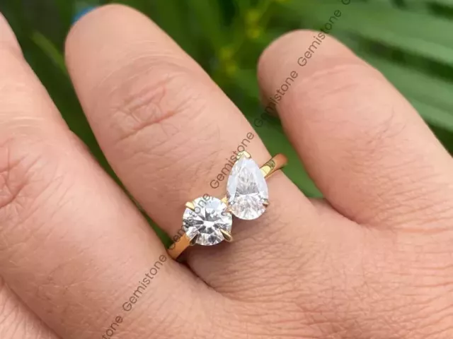 toi-et-moi-pear-round-moissanite-women-engagement-ring