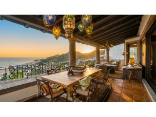 cabo-luxury-charter-yacht-small-3