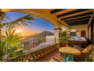 cabo-luxury-charter-yacht-small-0