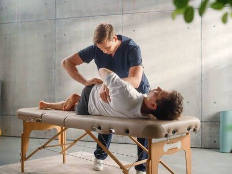 chiropractor-in-putnam-county-helps-in-improving-back-pain