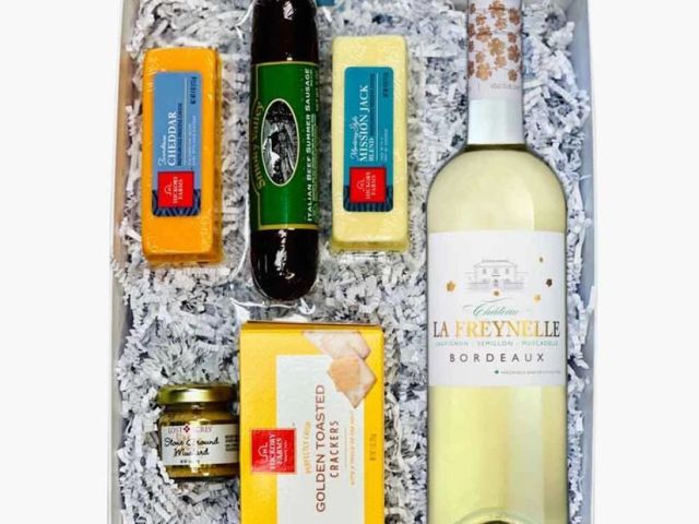 premium-summer-wine-gift-basket-perfect-for-warm-weather-gifting