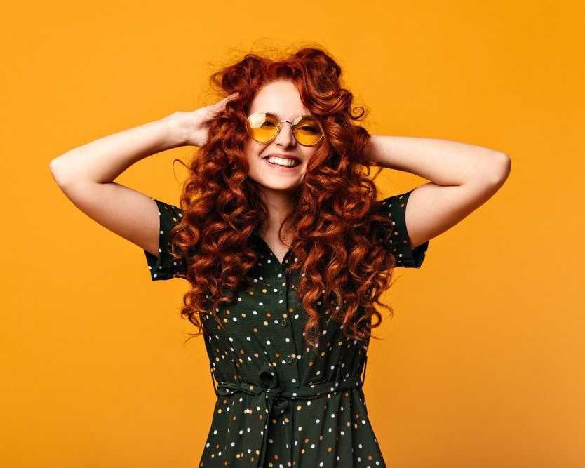 curly-haircut-in-nyc-defined-style-experience-at-heelsnboots