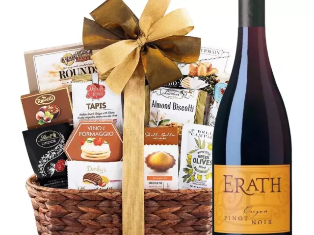pinot-noir-gift-basket-for-wine-lovers-and-special-occasions