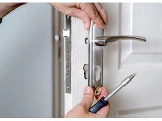 expert-locksmith-services-small-1