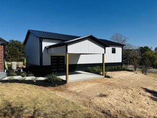 trusted-construction-company-for-barn-projects-small-0