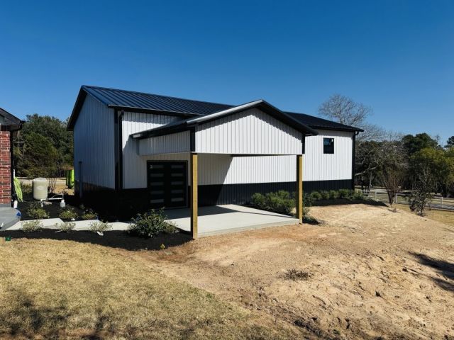 trusted-construction-company-for-barn-projects