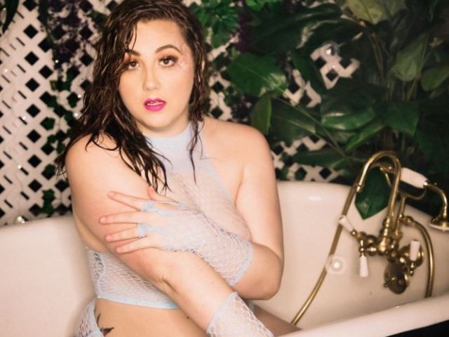 boudoir-photographer-in-tacoma-by-strawberry-boudoir-photography