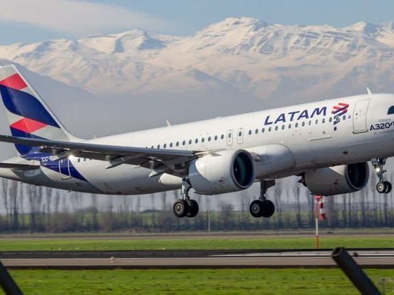 latam-airlines-jfk-terminal-1-833-641-1988