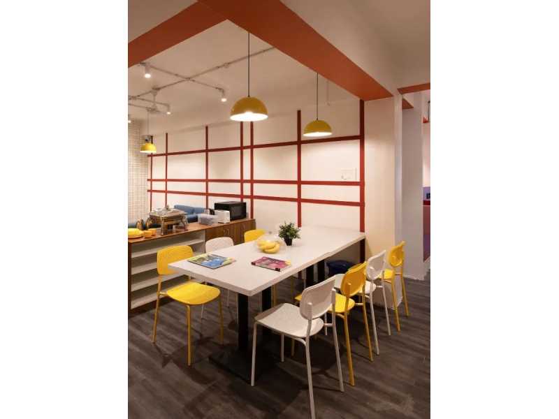 pg-near-instituto-of-marangoni-small-0