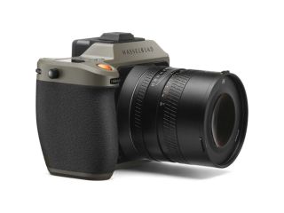 hasselblad-x2d-100c-earth-explorer-limited-edition-kit-small-3