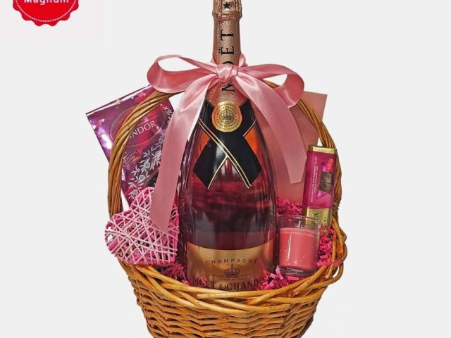 celebrate-mothers-day-with-a-thoughtful-wine-gift-shell-love