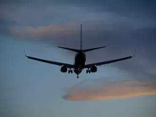 how-do-i-contact-hawaiian-airlines-customer-service-fast-help-small-0