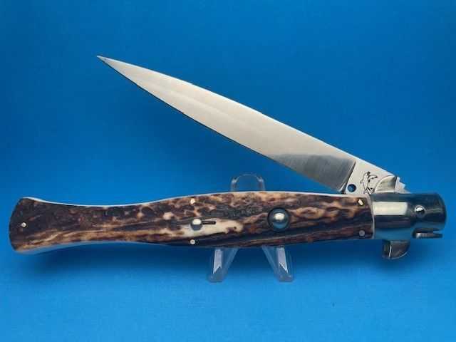 showcasing-the-exquisite-dolphin-stag-mariano-switchblade-big-0
