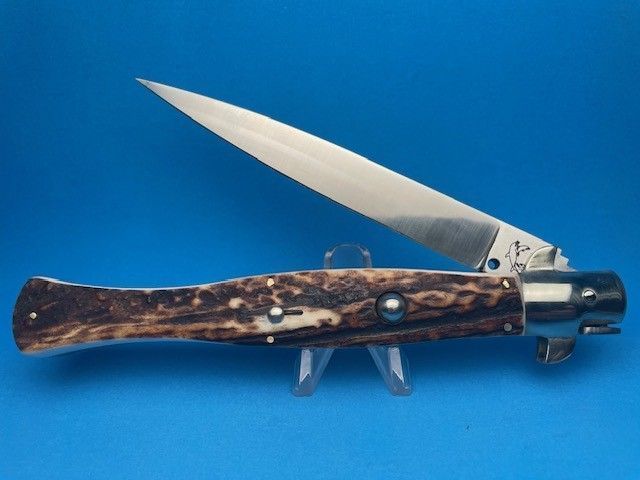 showcasing-the-exquisite-dolphin-stag-mariano-switchblade