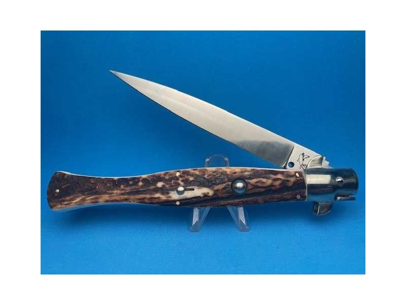 showcasing-the-exquisite-dolphin-stag-mariano-switchblade-small-0