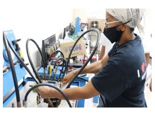 ai-in-automation-and-manufacturing-careers-in-2026-small-0
