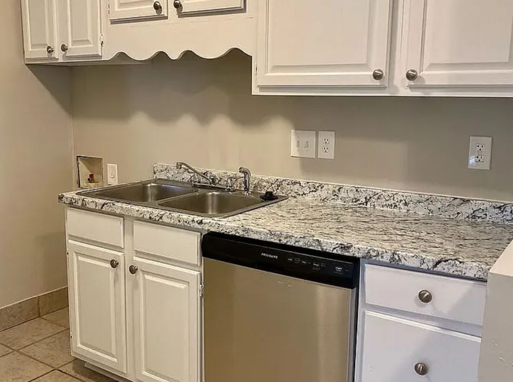 2-bedroom-house-available-for-rent-big-1