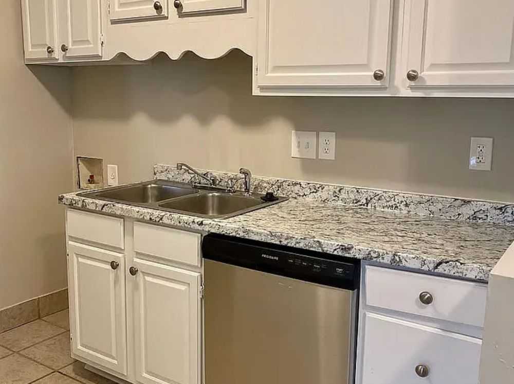 2-bedroom-house-available-for-rent-big-1
