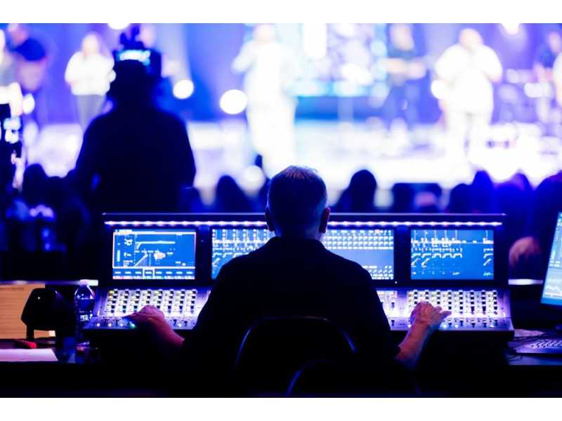 event-production-services-with-sound-lighting-and-video-small-0